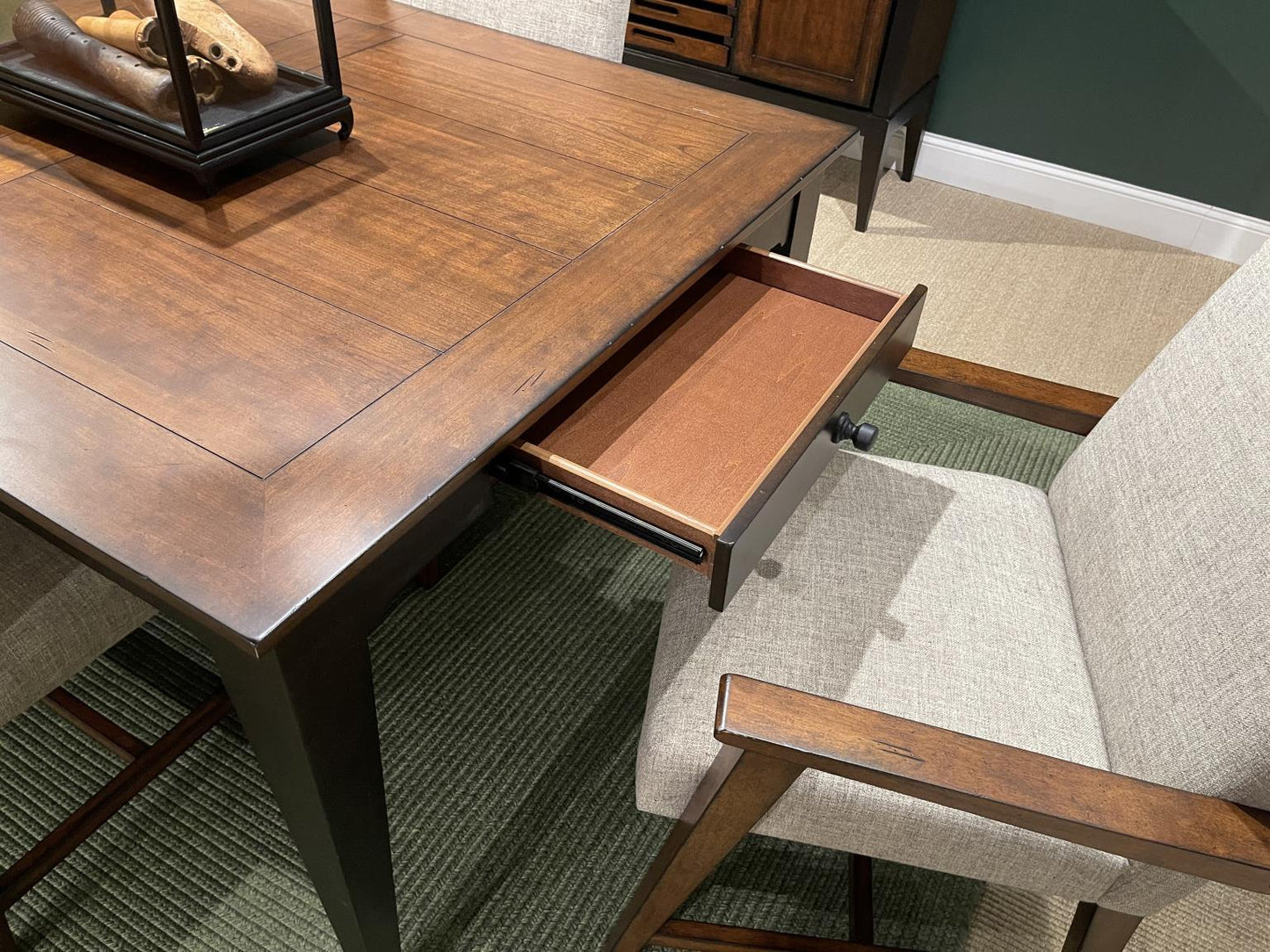 Fenmore - Leg Dining Table - Mocha And Distressed Cherry