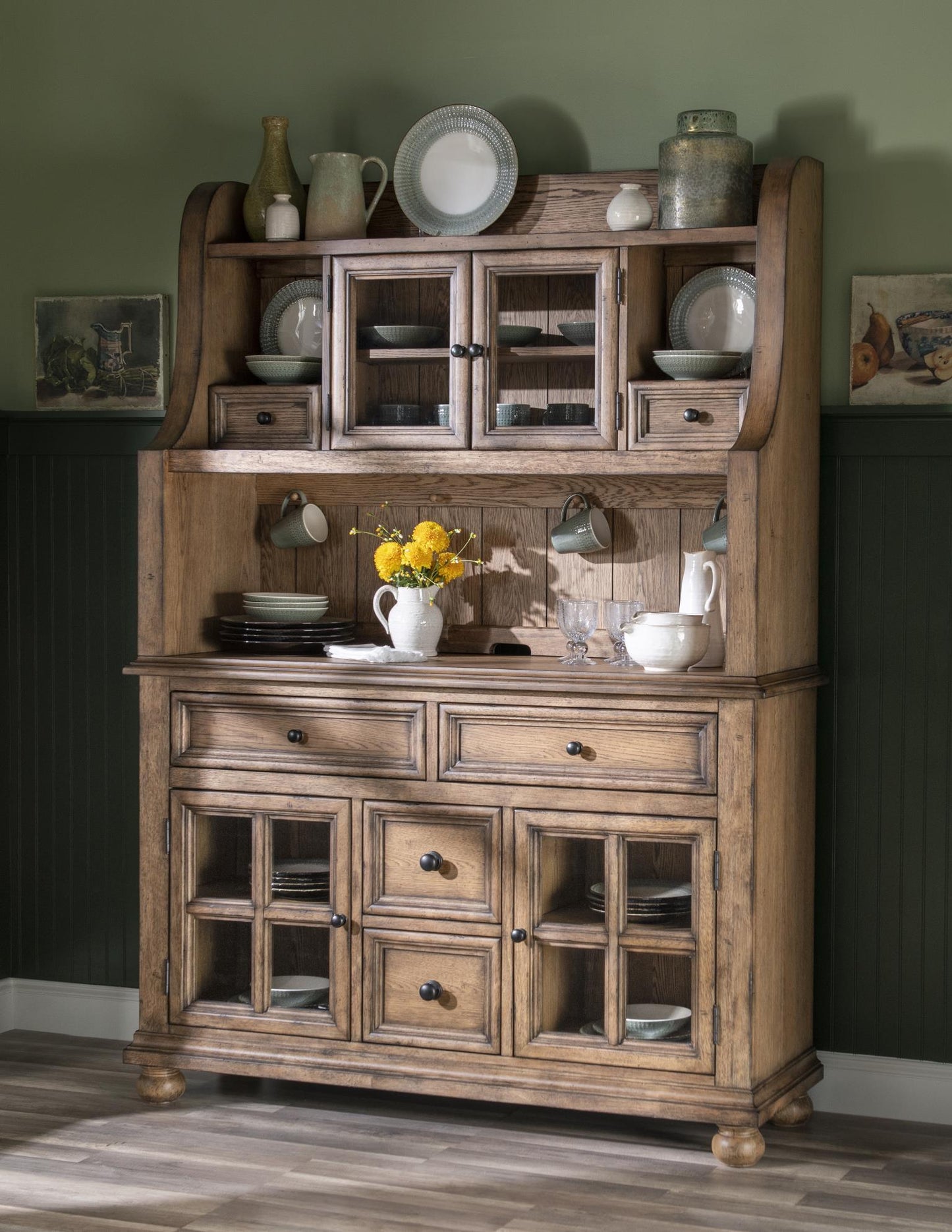 Vintage Market - Hutch
