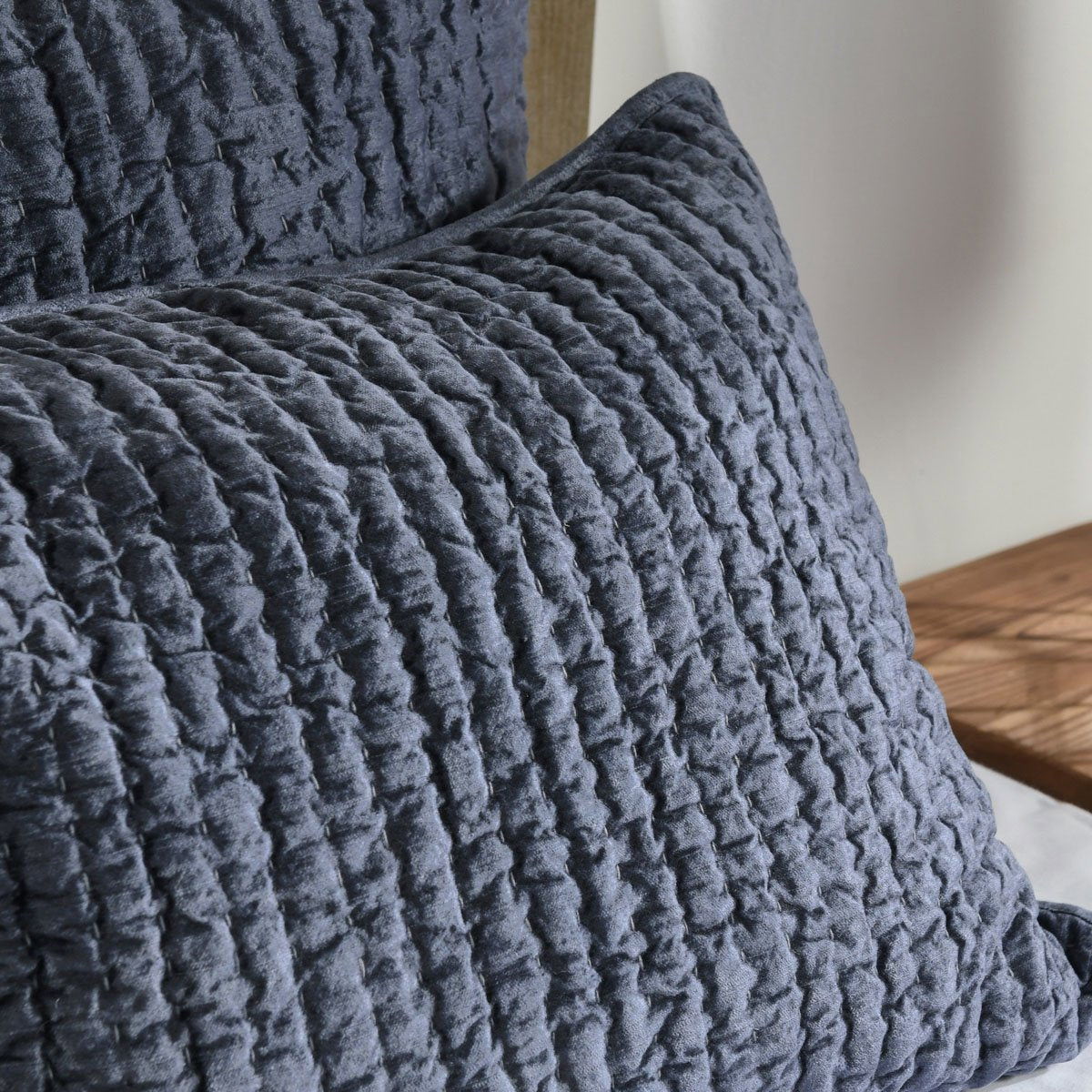 Bari - Velvet Quilt Set