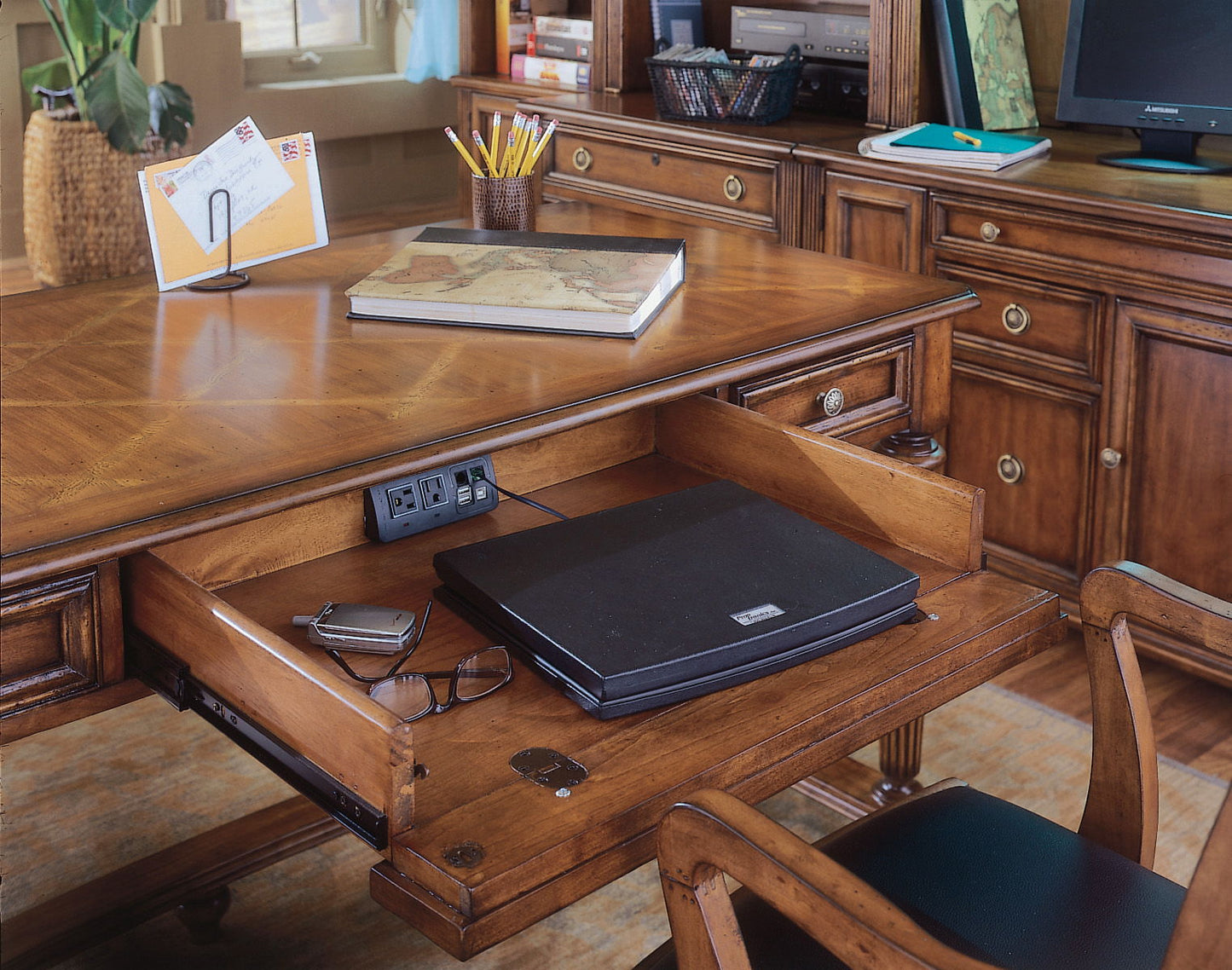 Brookhaven - Leg Desk