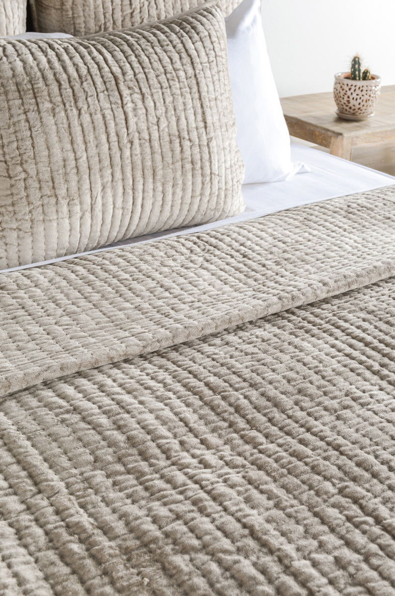 Bari - Velvet Quilt