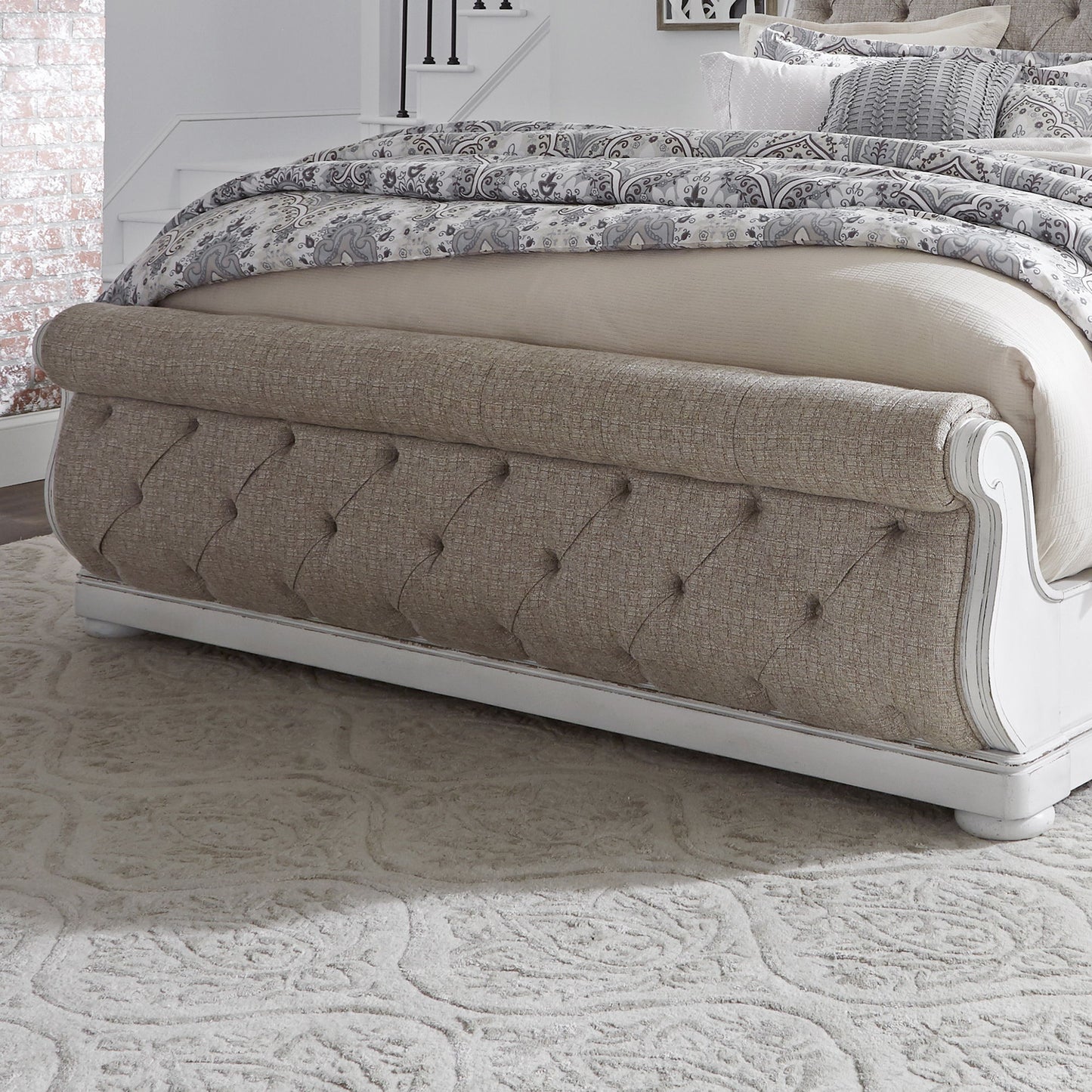 Magnolia Manor - Queen Upholstered Sleigh Footboard - White