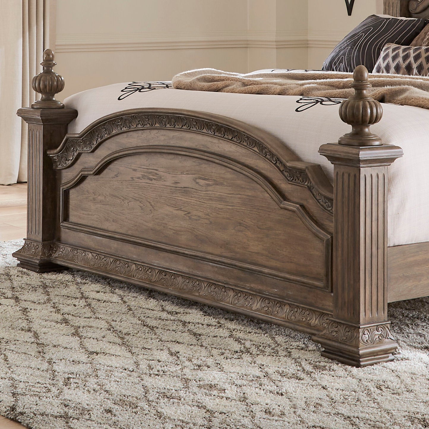 Carlisle Court - Queen Poster Footboard - Medium Brown