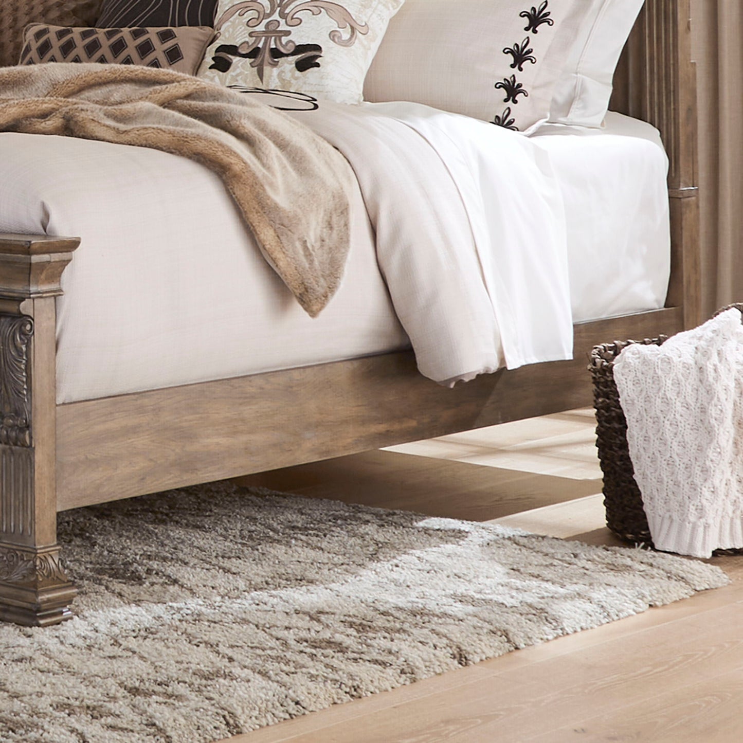 Carlisle Court - Panel / Poster Bed Rails - Medium Brown