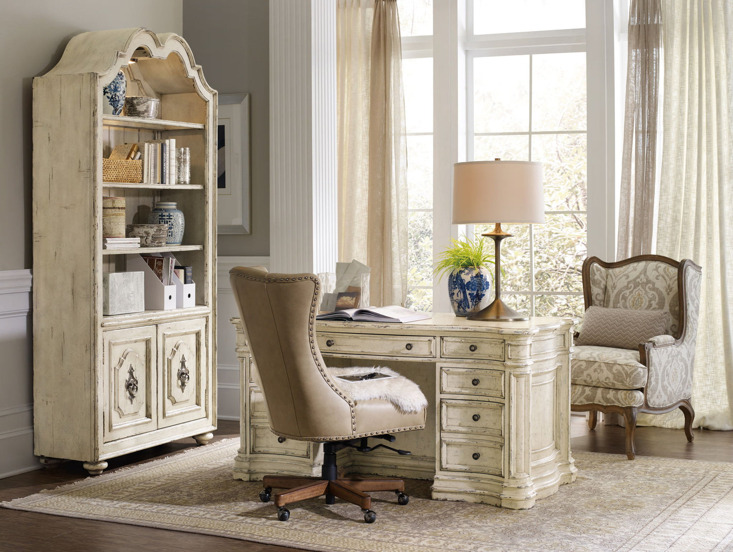 EC - Lynn Executive Swivel Chair