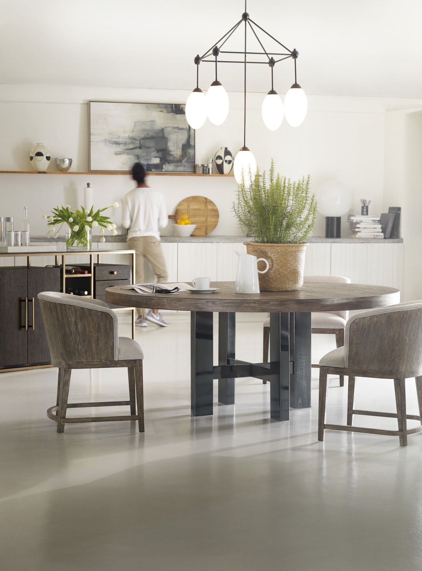 Curata - 72" Round Dining Table
